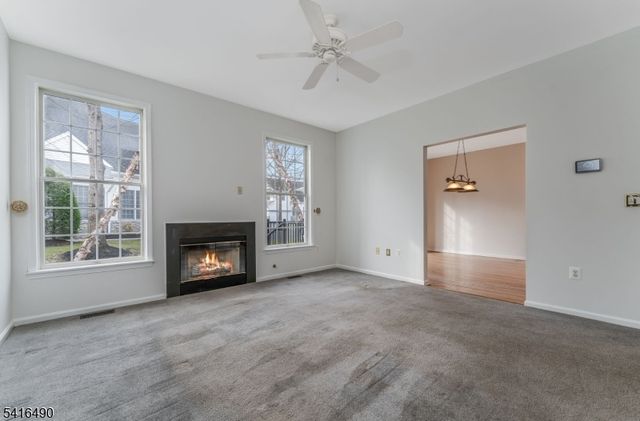 4 Pinehurst Cir, Clinton Twp., NJ 08801