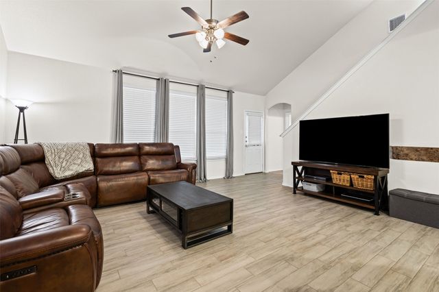 404 Millbrook Lane, Fort Worth, TX 76036