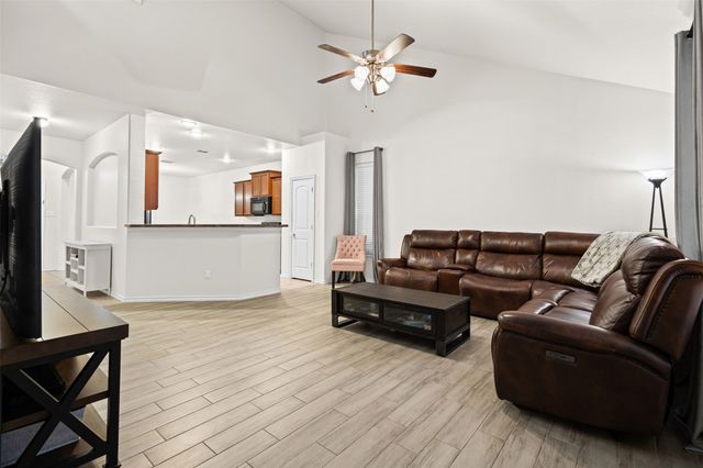 404 Millbrook Lane, Fort Worth, TX 76036