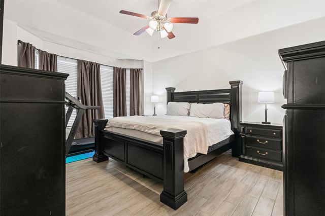 404 Millbrook Lane, Fort Worth, TX 76036