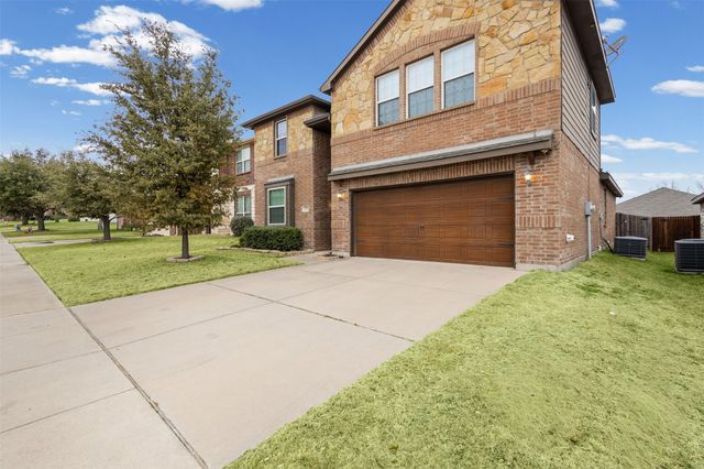 404 Millbrook Lane, Fort Worth, TX 76036