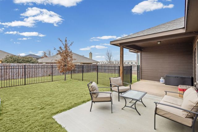 404 Millbrook Lane, Fort Worth, TX 76036