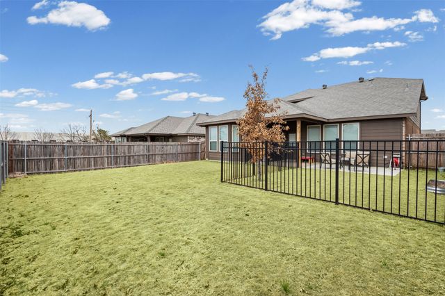 404 Millbrook Lane, Fort Worth, TX 76036