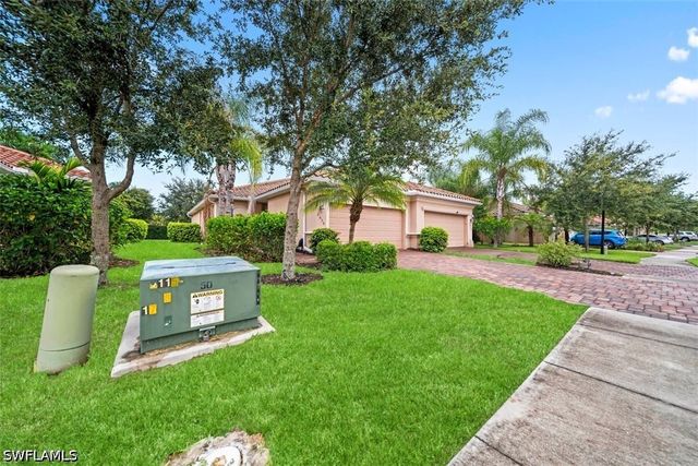 2036 Wellington ST, Naples, FL 34120