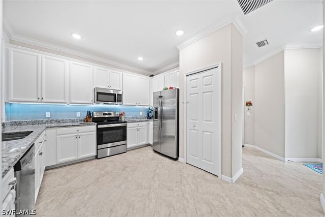2036 Wellington ST, Naples, FL 34120