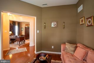 32 BUCKINGHAM DR, Pennington, NJ 08534