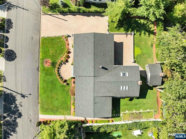 662 Summit Street, Englewood Cliffs, NJ 07632