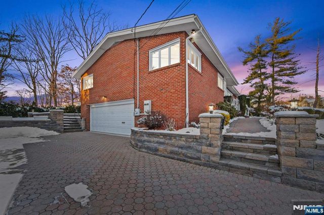 662 Summit Street, Englewood Cliffs, NJ 07632
