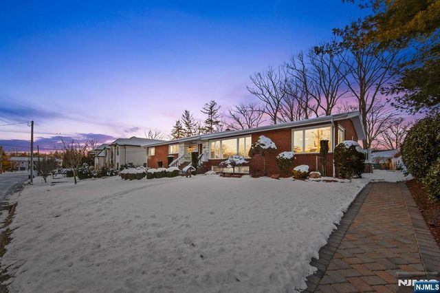 662 Summit Street, Englewood Cliffs, NJ 07632