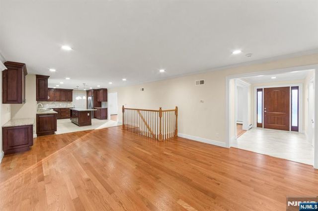 662 Summit Street, Englewood Cliffs, NJ 07632