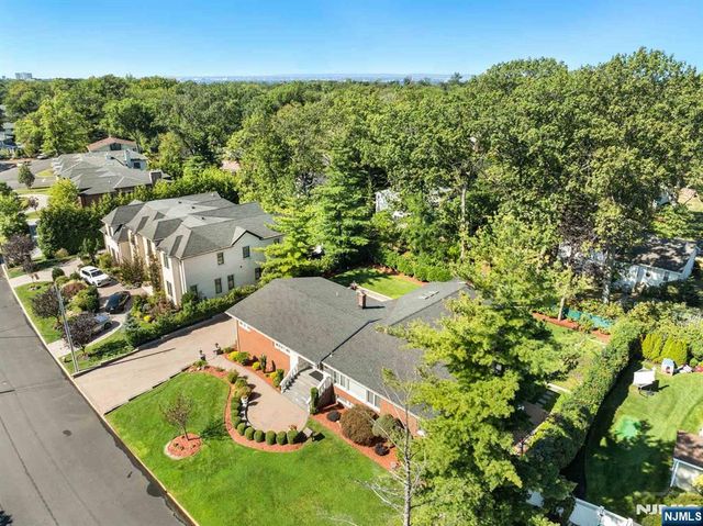 662 Summit Street, Englewood Cliffs, NJ 07632
