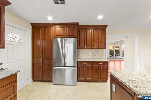 662 Summit Street, Englewood Cliffs, NJ 07632