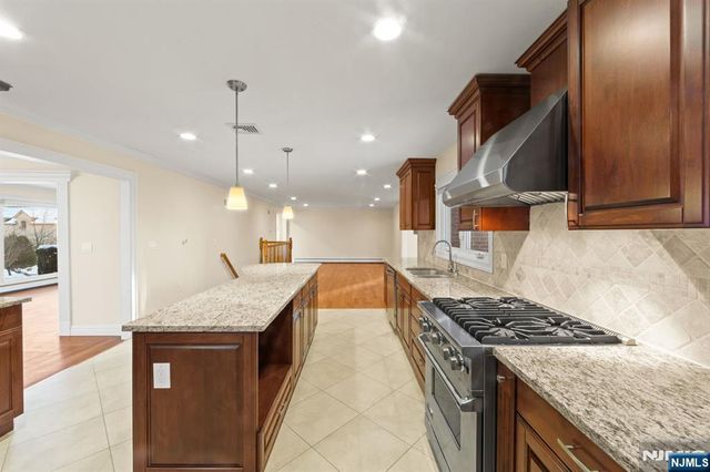 662 Summit Street, Englewood Cliffs, NJ 07632