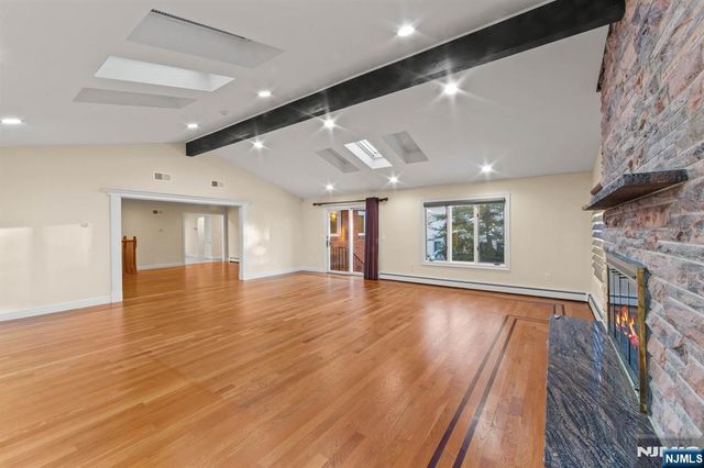 662 Summit Street, Englewood Cliffs, NJ 07632