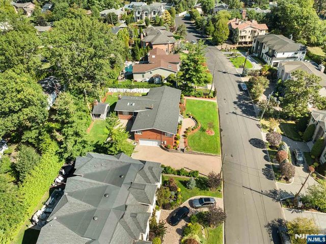 662 Summit Street, Englewood Cliffs, NJ 07632