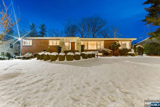 662 Summit Street, Englewood Cliffs, NJ 07632
