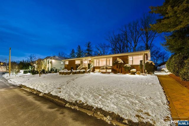 662 Summit Street, Englewood Cliffs, NJ 07632