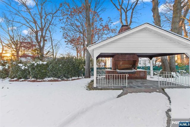 662 Summit Street, Englewood Cliffs, NJ 07632