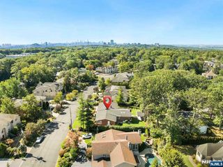 662 Summit Street, Englewood Cliffs, NJ 07632