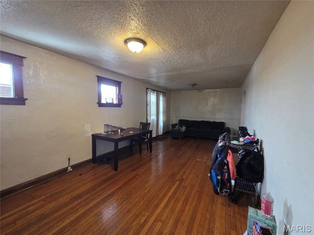 3511 Central Place, St Louis, MO 63121