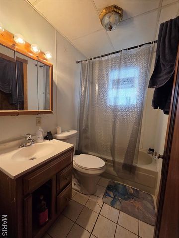 3511 Central Place, St Louis, MO 63121