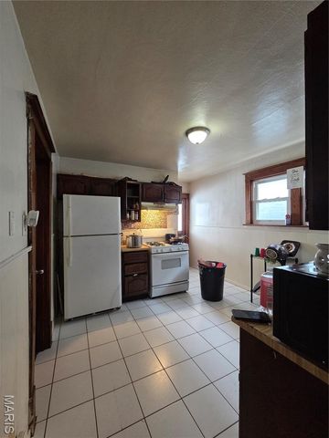 3511 Central Place, St Louis, MO 63121