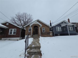 3511 Central Place, St Louis, MO 63121