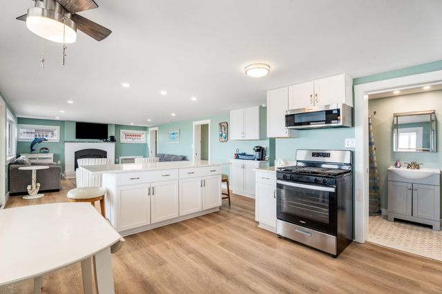 27 Concord Ave # 27, Hampton, NH 03842
