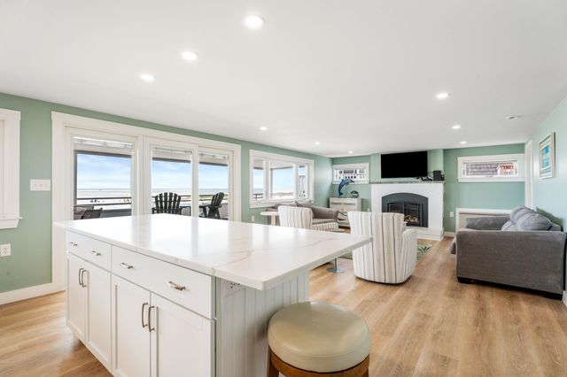 27 Concord Ave # 27, Hampton, NH 03842