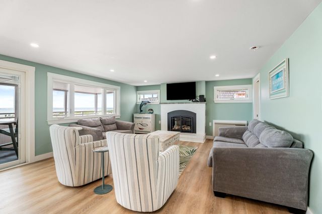 27 Concord Ave # 27, Hampton, NH 03842