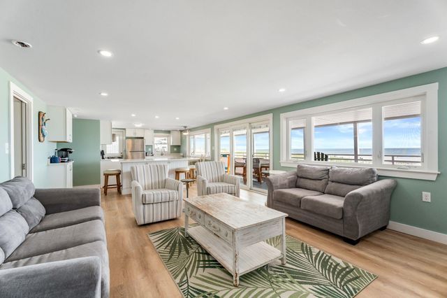 27 Concord Ave # 27, Hampton, NH 03842
