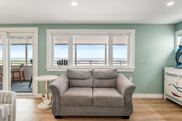 27 Concord Ave # 27, Hampton, NH 03842