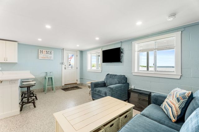27 Concord Ave # 27, Hampton, NH 03842