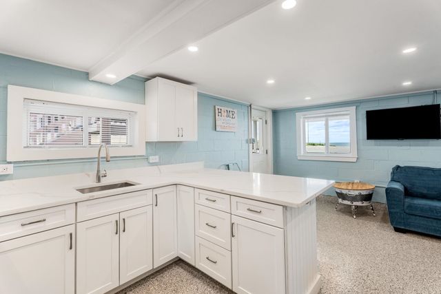 27 Concord Ave # 27, Hampton, NH 03842