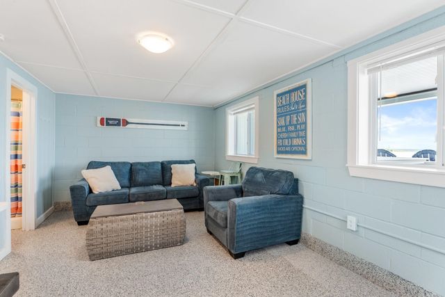 27 Concord Ave # 27, Hampton, NH 03842