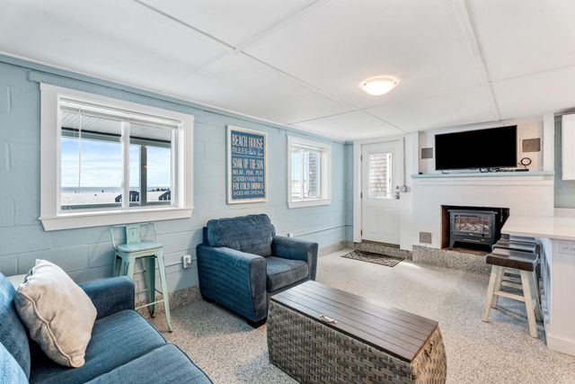 27 Concord Ave # 27, Hampton, NH 03842