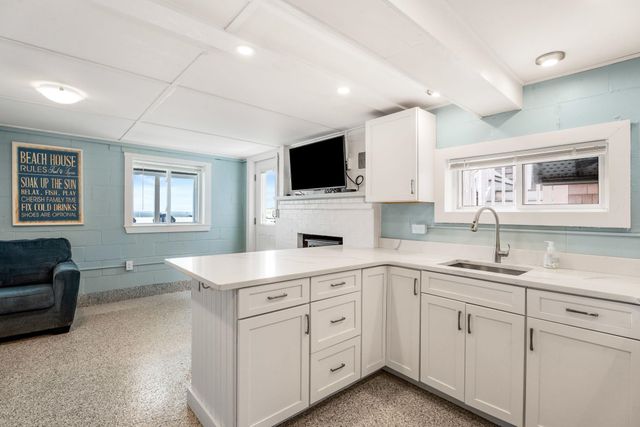 27 Concord Ave # 27, Hampton, NH 03842
