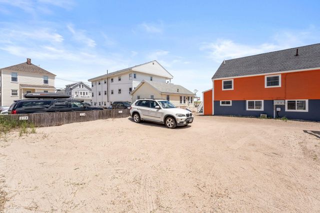 27 Concord Ave # 27, Hampton, NH 03842