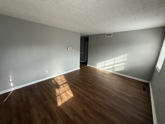 2801 Winter Garden B, Lexington, KY 40517