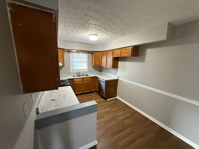 2801 Winter Garden B, Lexington, KY 40517