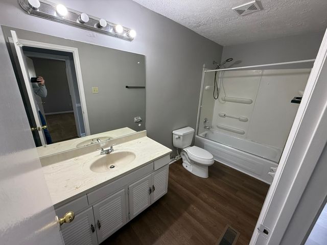 2801 Winter Garden B, Lexington, KY 40517