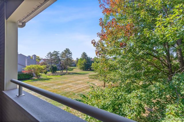 629 Ashley Circle, Rochester Hills, MI 48307