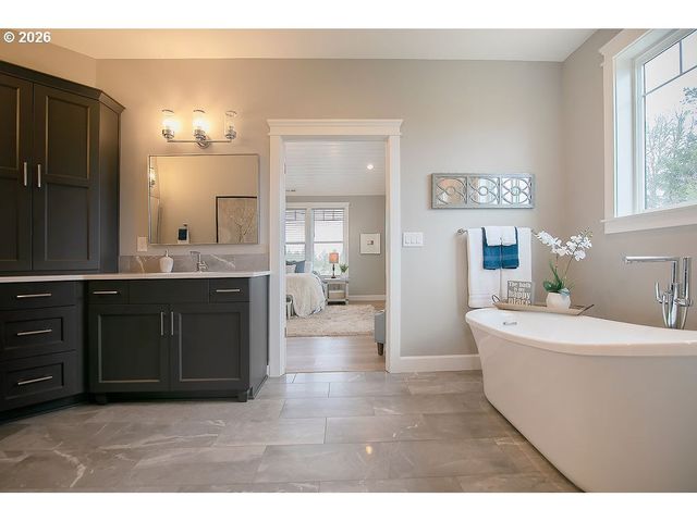 302 WATERS Rd, Castle Rock, WA 98611
