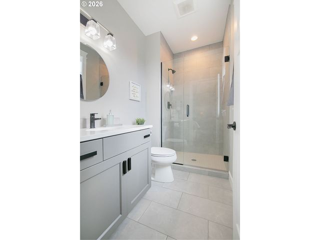 302 WATERS Rd, Castle Rock, WA 98611