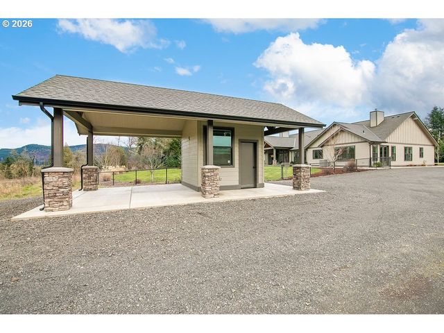 302 WATERS Rd, Castle Rock, WA 98611