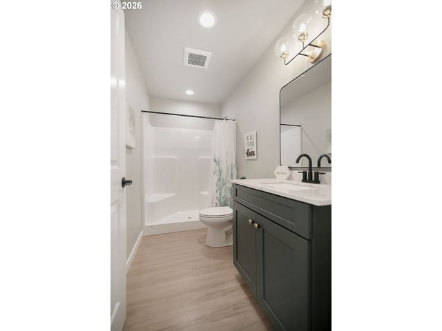 302 WATERS Rd, Castle Rock, WA 98611