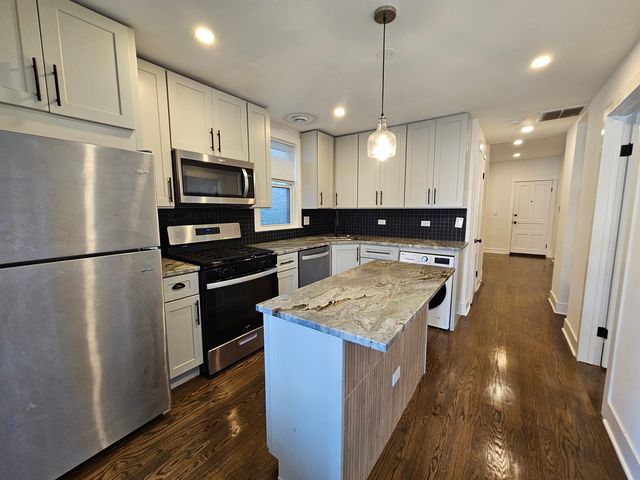 2541 N Southport Avenue 1R, Chicago, IL 60614