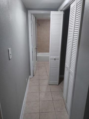1120 W Robinson Street, Alvin, TX 77511
