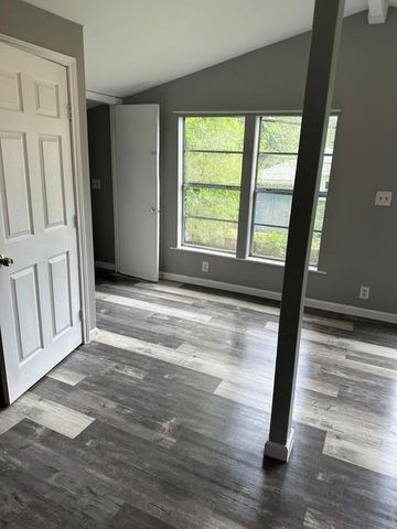1120 W Robinson Street, Alvin, TX 77511