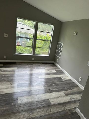 1120 W Robinson Street, Alvin, TX 77511